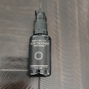 TRUTH TREATMENT SYSTEMS AHA Energizing Mineral Exfoliator 1 oz